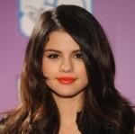 2010__07__Selena_Gomez_July13newsne 150&#215;149.jpg