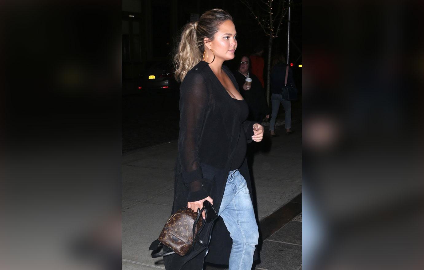 Chrissy teigen baby bump