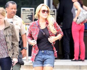 2010__08__Lindsay_Lohan_Aug27_79m 300×242.jpg