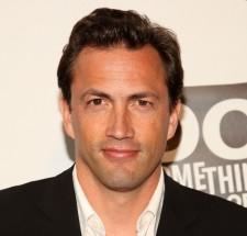 2010__02__okmagazine_andrew shue 225×215.jpg