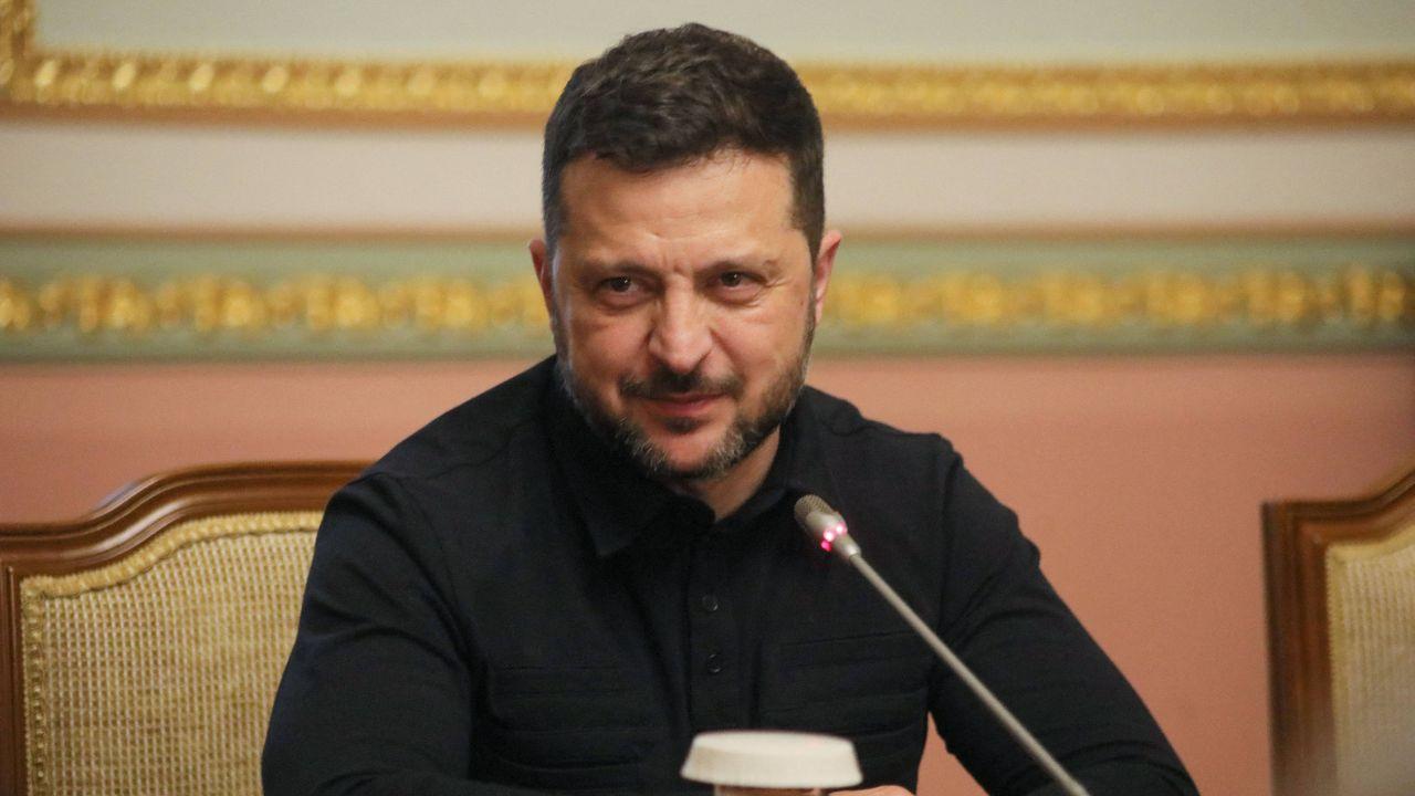 Photo of Zelenskyy said Russia twice attacked his plane with drones. 