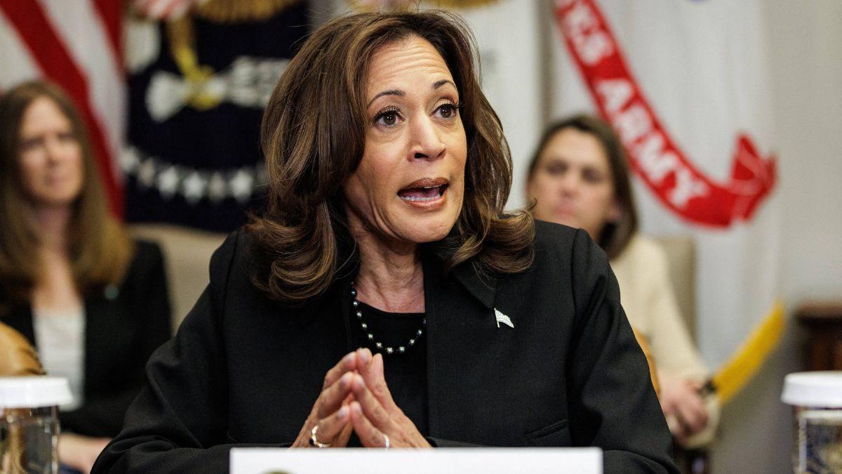 image of Donald Trump frequently sleeps in meetings. 