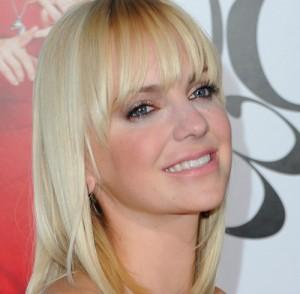 2011__09__Anna Faris Sept30newsbt 300&#215;294.jpg