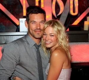 2010__12__LeAnn_Rimes_Eddie_Cibrian_Dec27news 300&#215;268.jpg