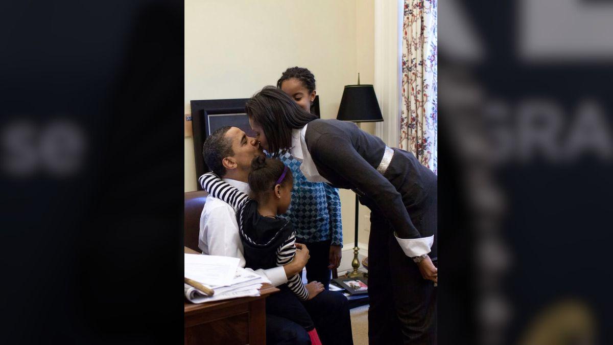 image of Obama family 