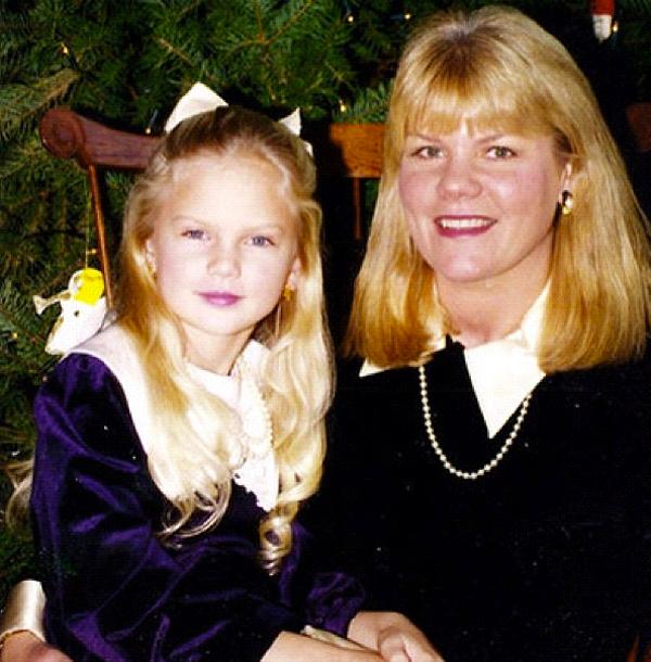 Taylor swift mom throwback thursday