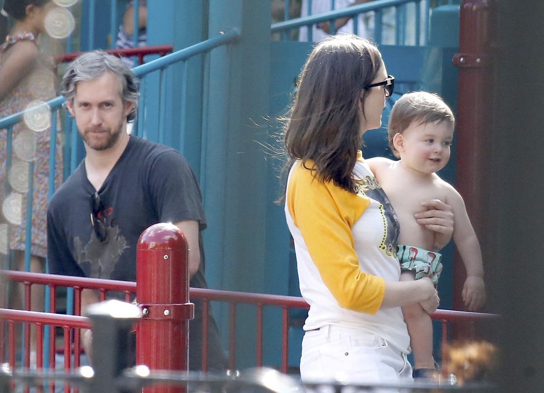 *EXCLUSIVE* Anne Hathaway and Adam Shulman take their son to the park in NYC