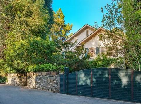 Jessica_simpson_selling_beverly_hills_home_photos_1.jpg