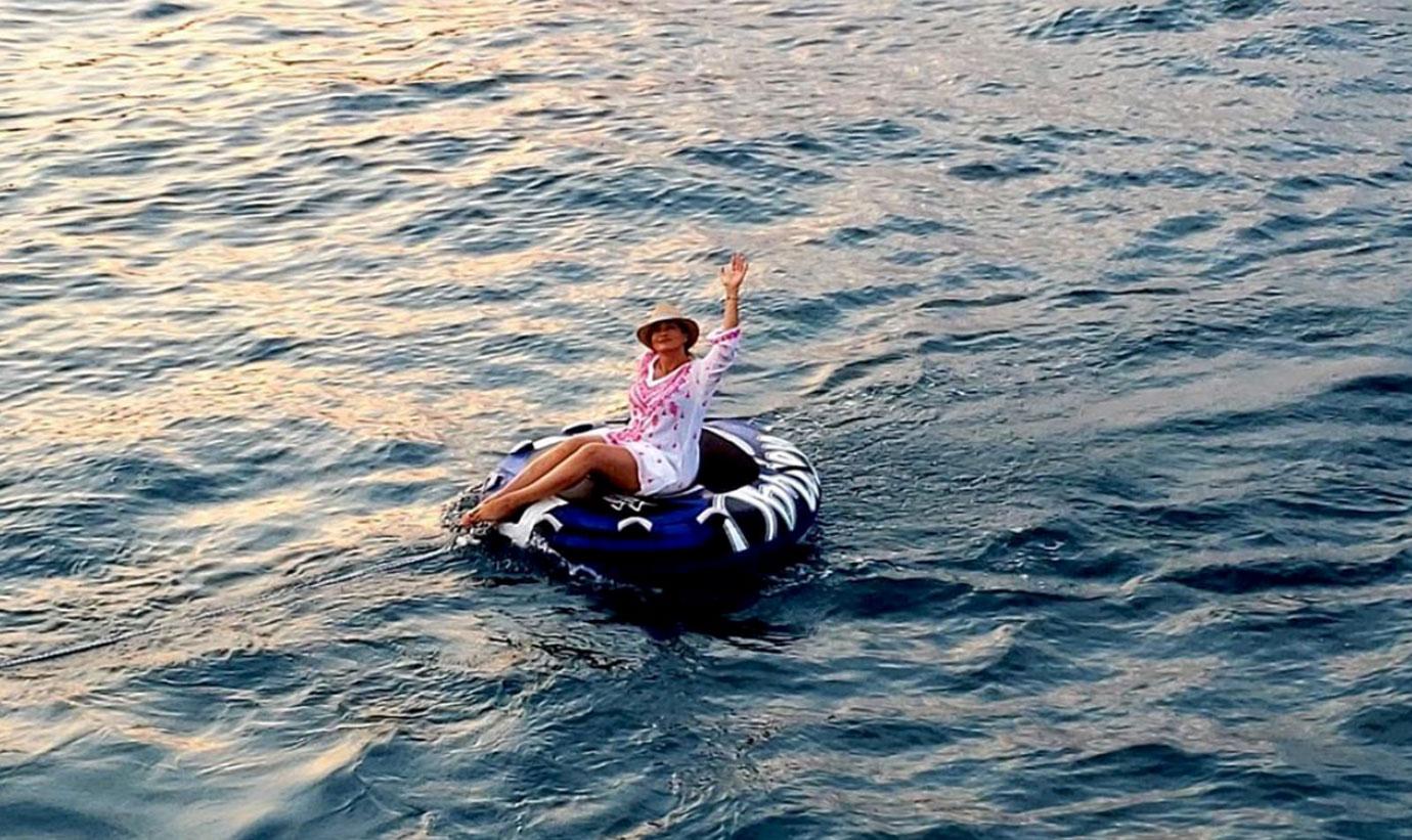 Mariska Hargitay Tubing In The Ocean