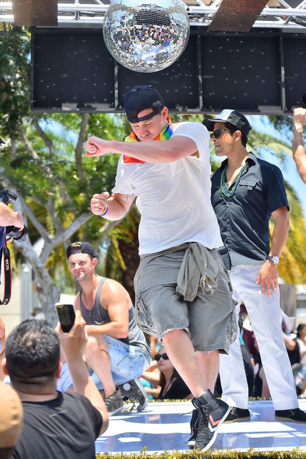 Channing tatum dances la pride parade 05