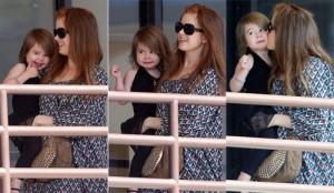 2010__04__Isla_Fisher_Olive_April15_main 300×174.jpg