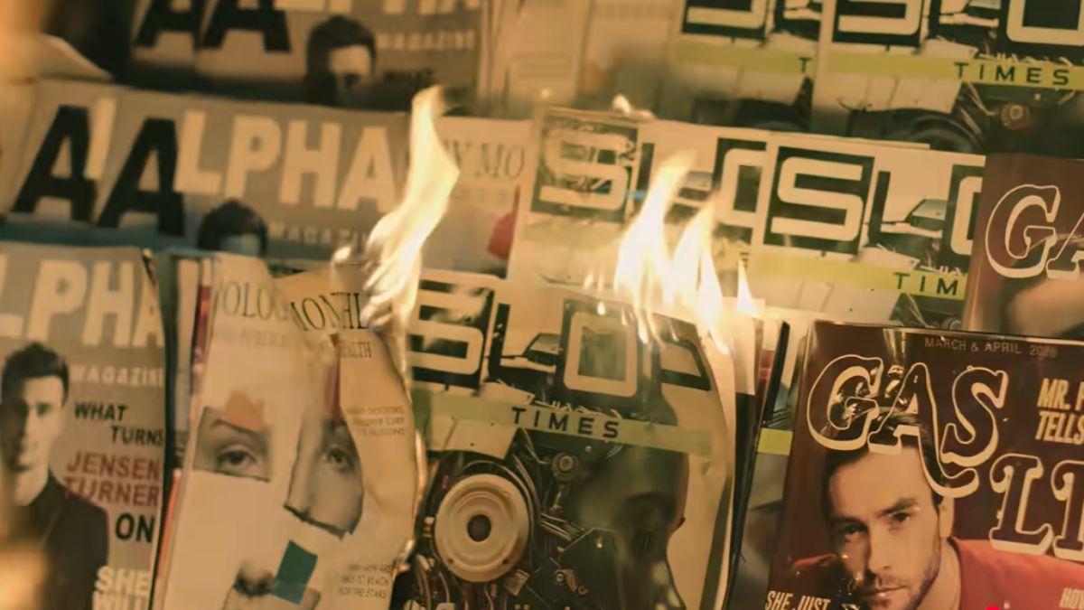 Image of Katy Perry's fiery newsstand scene appears to take aim at Orlando Bloom.