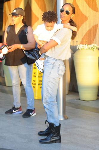 Beyoncé Hangs Out With Kelly Rowland Following Her Explosive Fight With ...