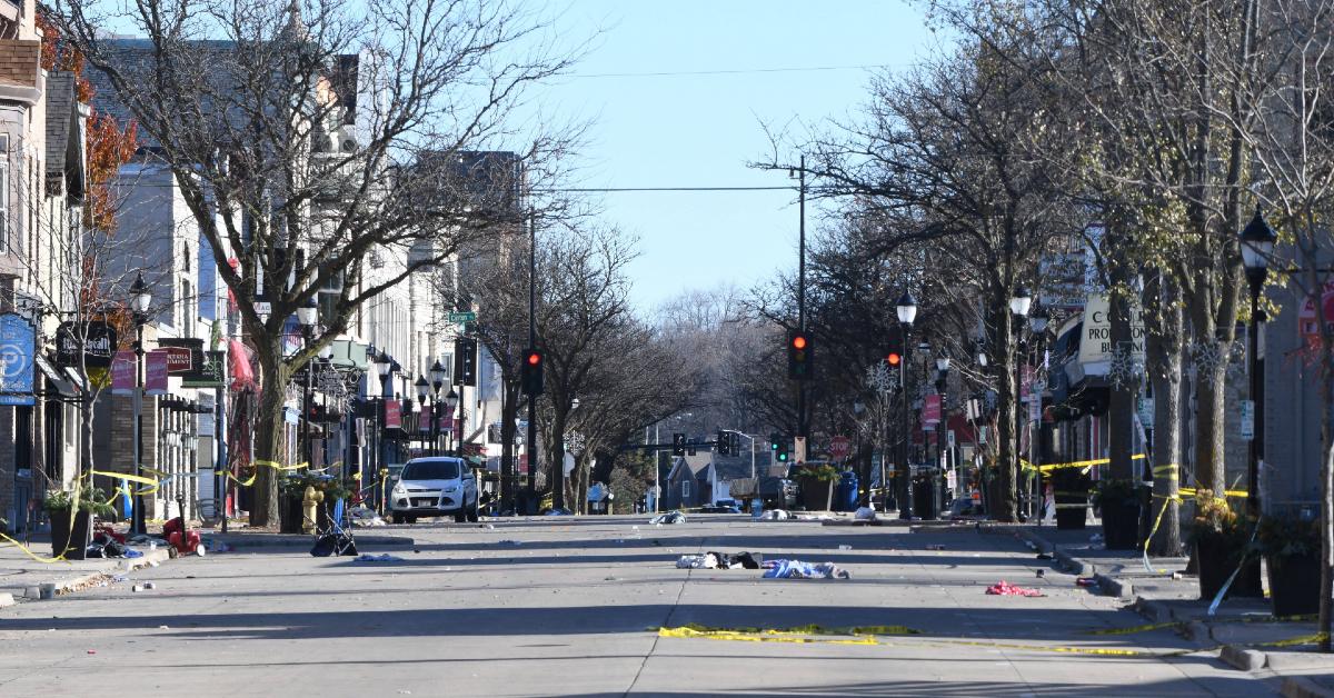 jj watt offers cover funeral cost waukesha parade victims suspect arrested