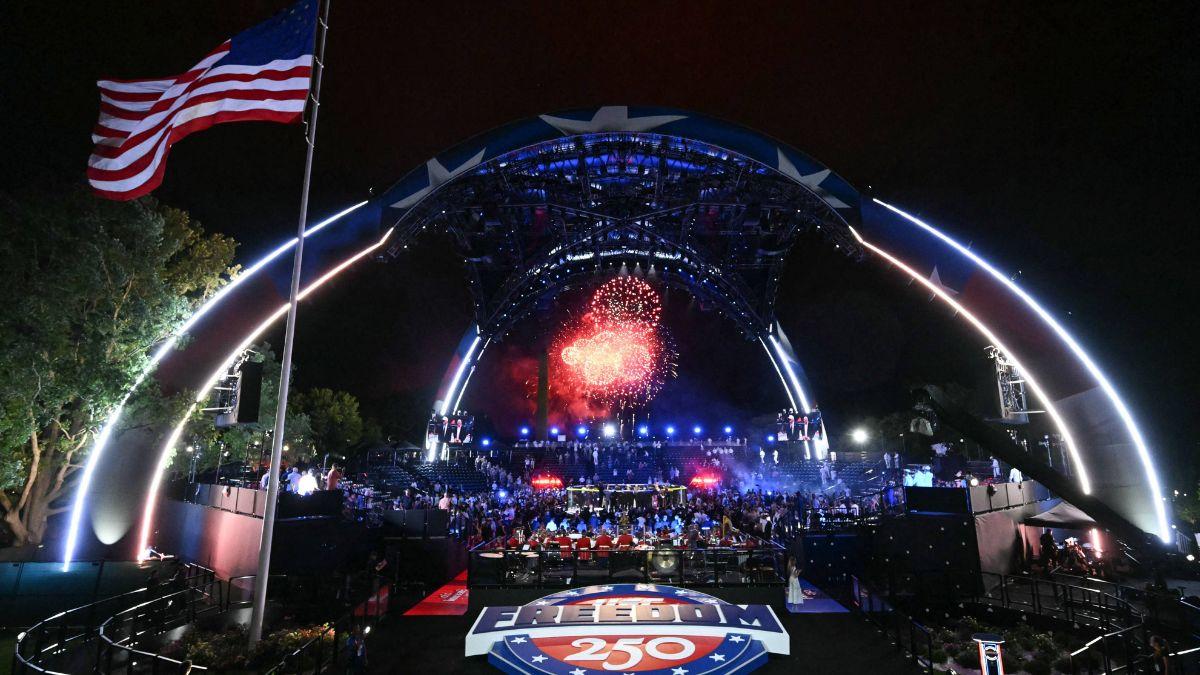 Image of He also poked fun at the event’s setup at the White House.