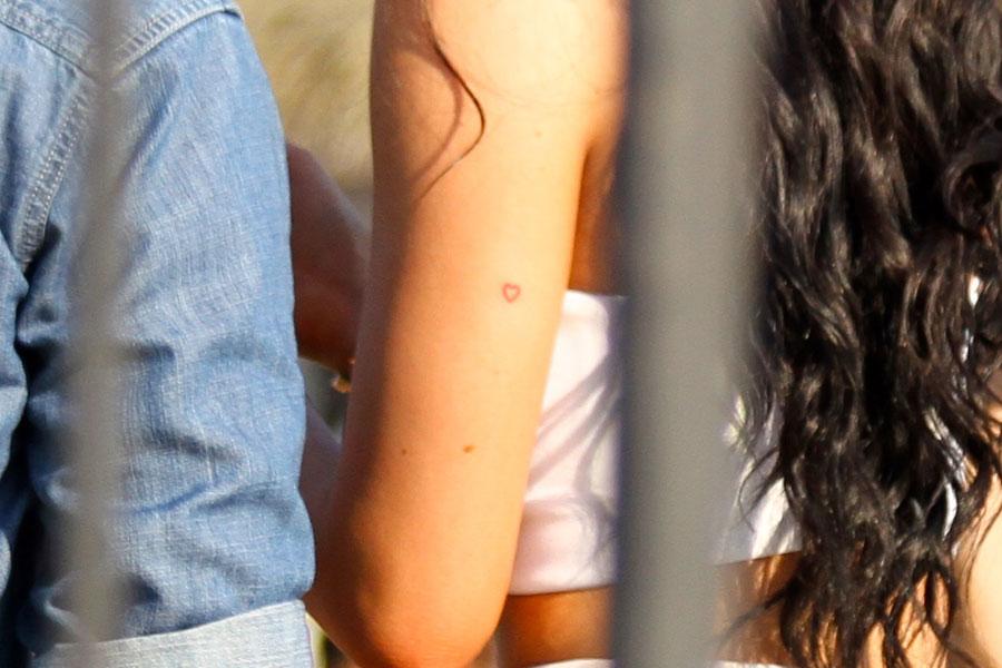 Kylie Jenner Tiny Butterfly Temporary Tattoo Sticker - OhMyTat