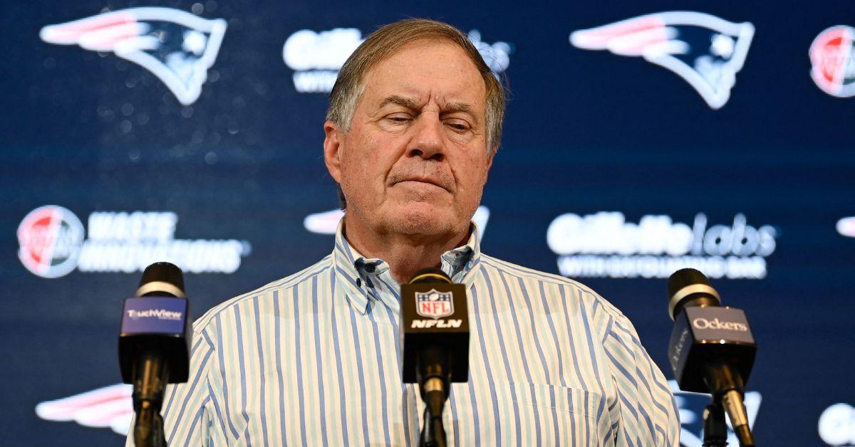 bill belichick girlfriend cheers super bowl champs return coaching