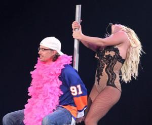 2011__08__Britney Spears Jason Trawick Aug3newsbt 00 300×247.jpg