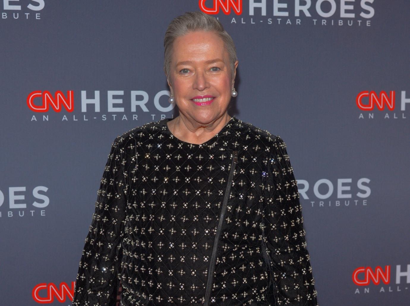 kathy bates lost  pounds weight struggled walk shape