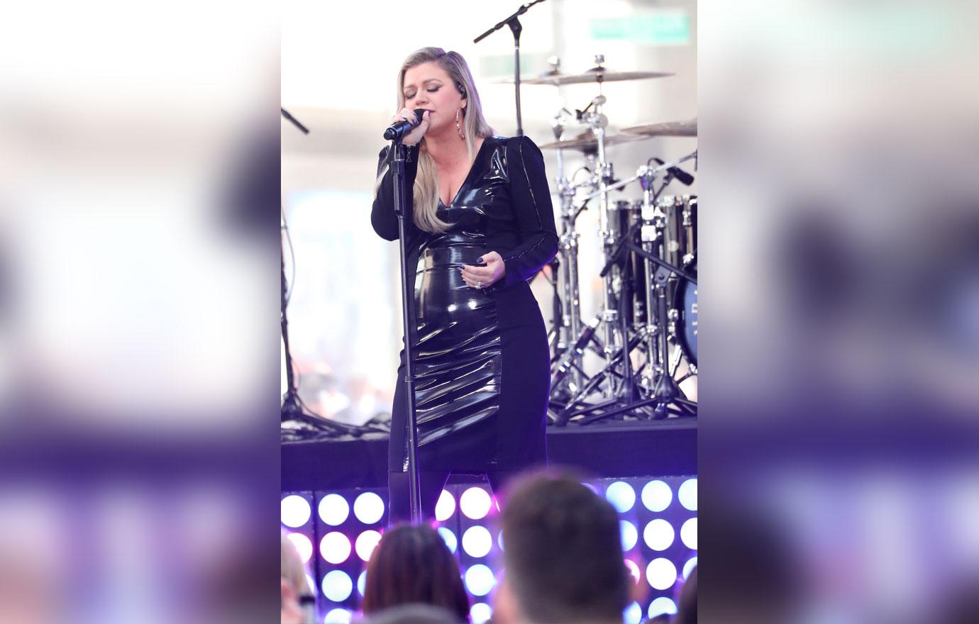 Kelly Clarkson Performs on the Today Show Summer Concert Series