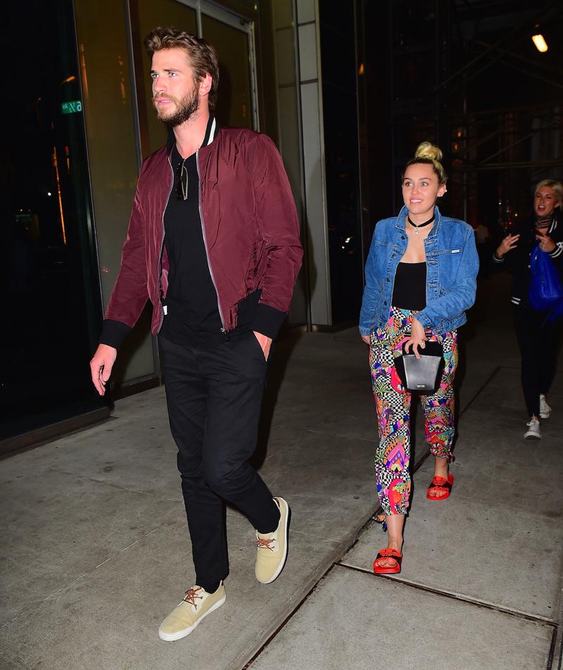 miley cyrus liam hemsworth engaged back together