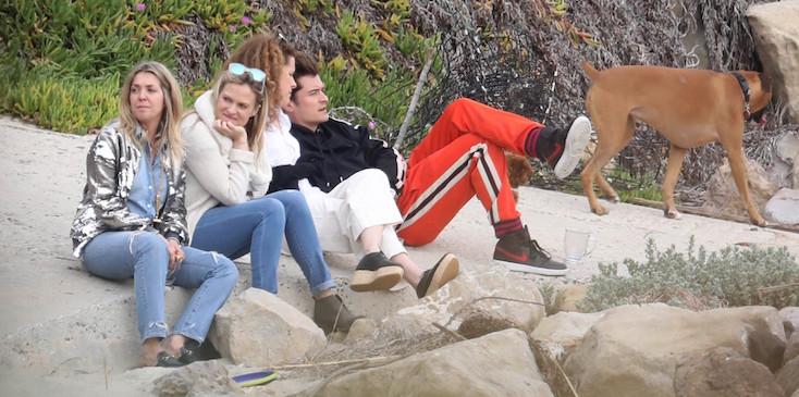 *EXCLUSIVE* Orlando Bloom gets chatty with female friends in Malibu