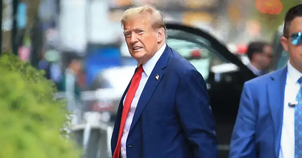 lawrence odonnell donald trump stared down manhattan courthouse