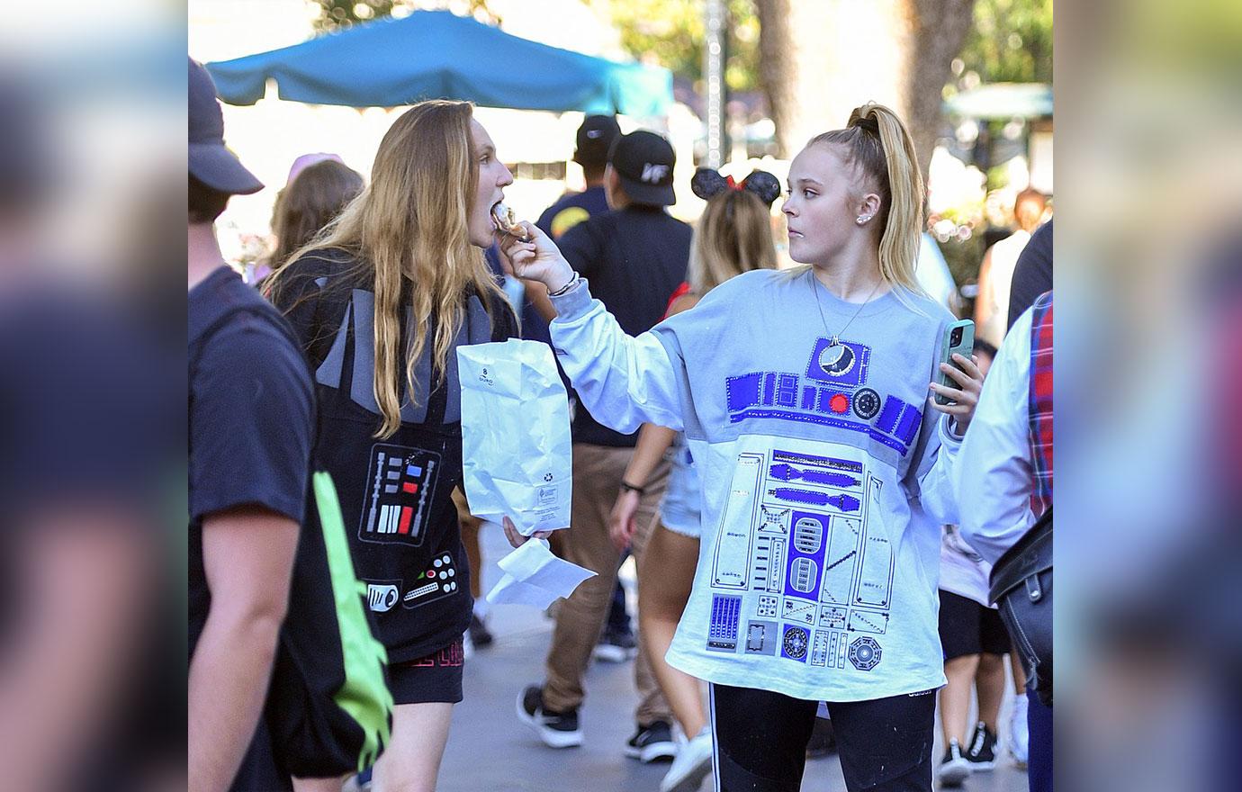 JoJo Siwa, Girlfriend Kylie Prew Show PDA at Disneyland: Photos