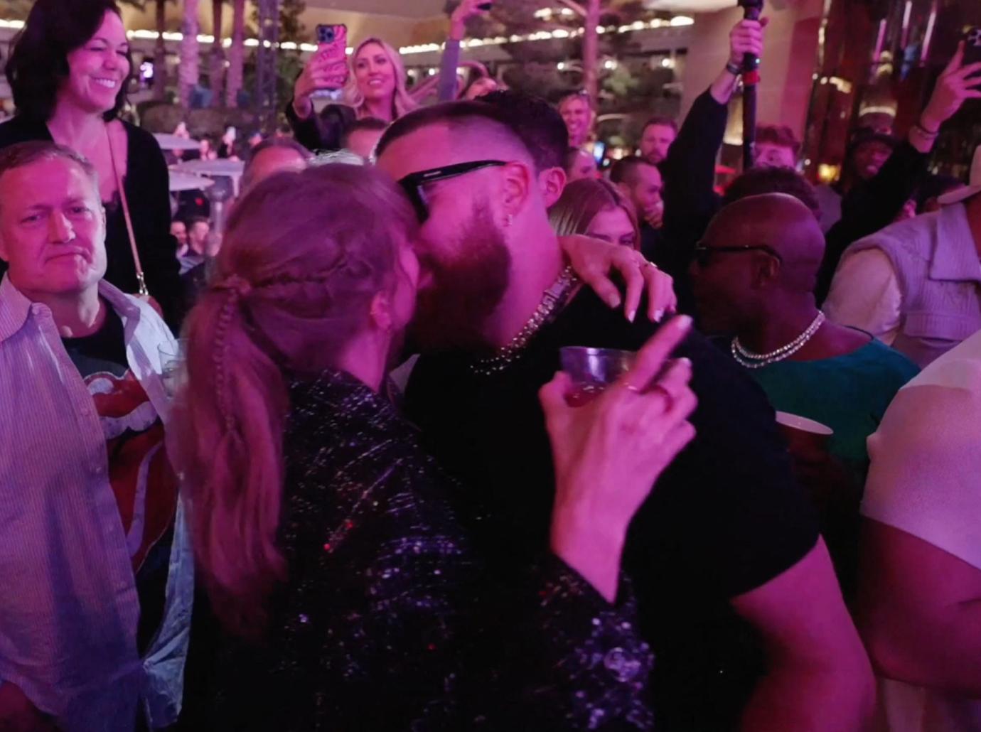 travis kelce lifts taylor swift air coachella watch