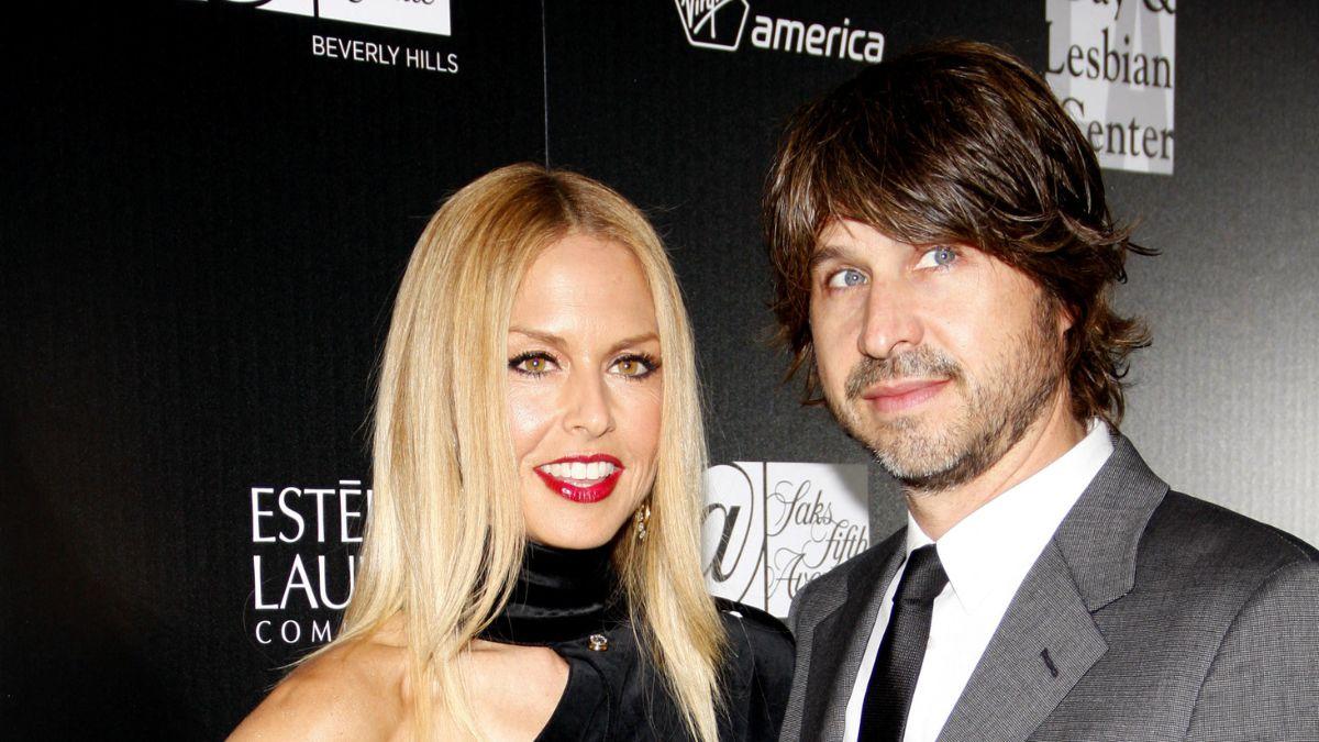 Image of The split unfolded in both private and public ways.