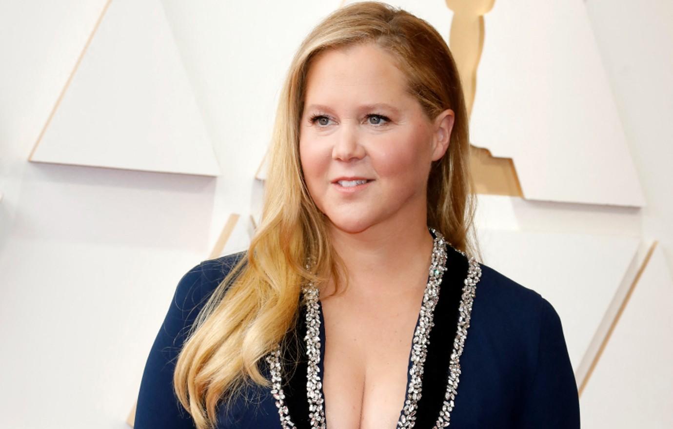 amy schumer hits back trolls mocking puffy face feel strong beautiful