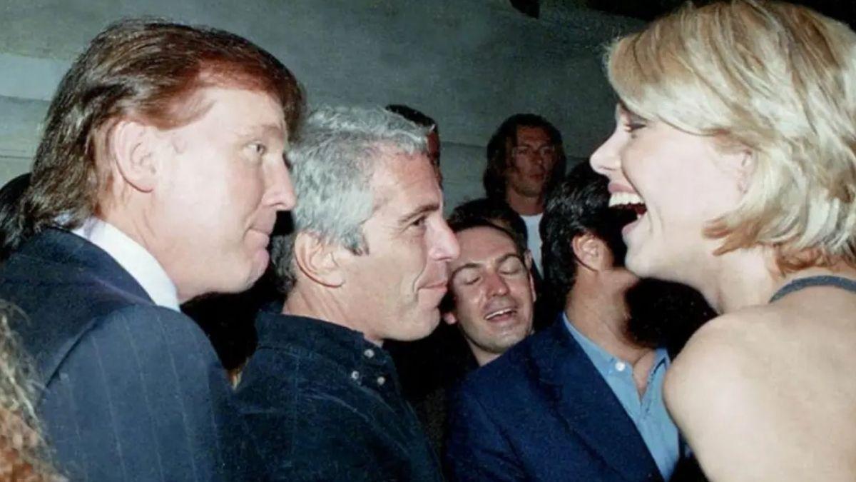 image of Joe Rogan said all the redactions don't look good for the Trump administration.