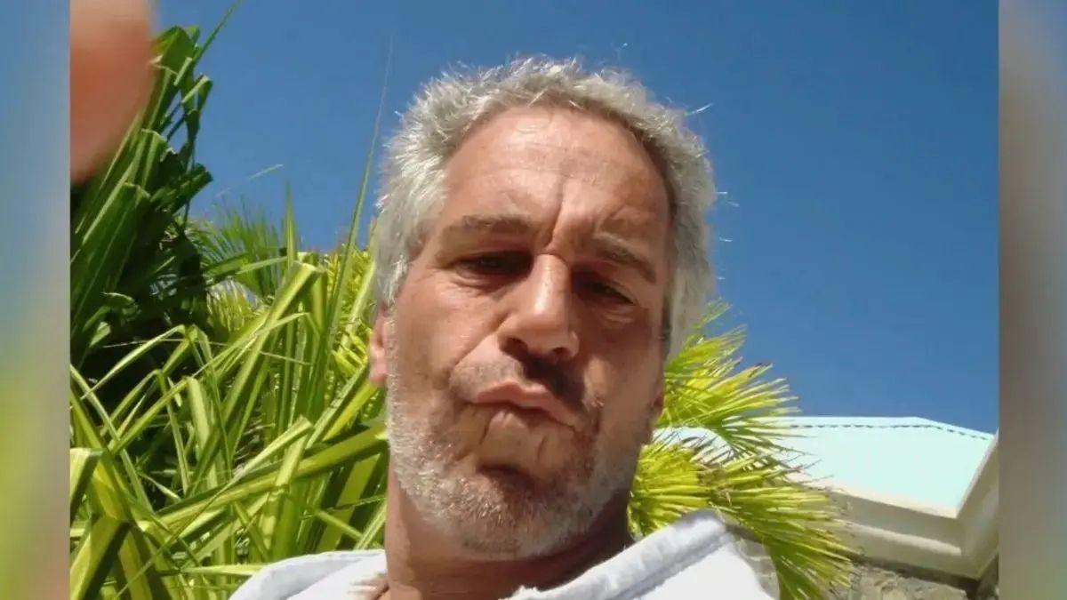 image of Joe Rogan slammed a former podcast guest for trying to introduce him to the convicted s-- offender in 2017.