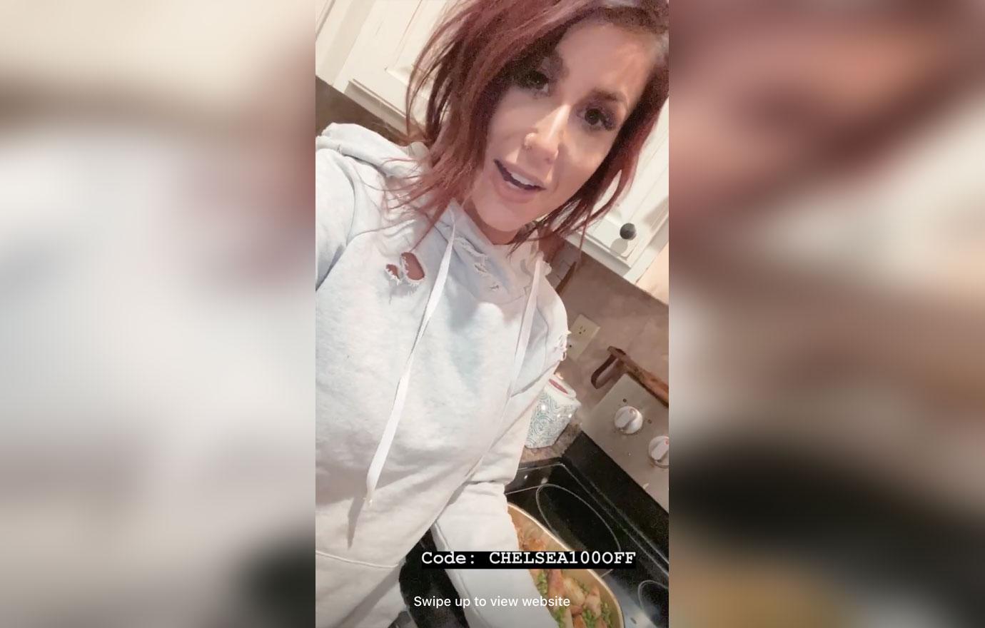 chelsea-houska-instagram-husband-cole-deboer-date-night-cooking-together-photos