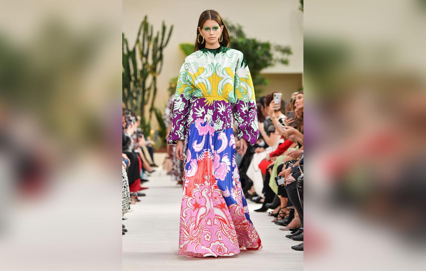 Valentino : Runway &#8211; Paris Fashion Week Womenswear Spring/Summer 2019