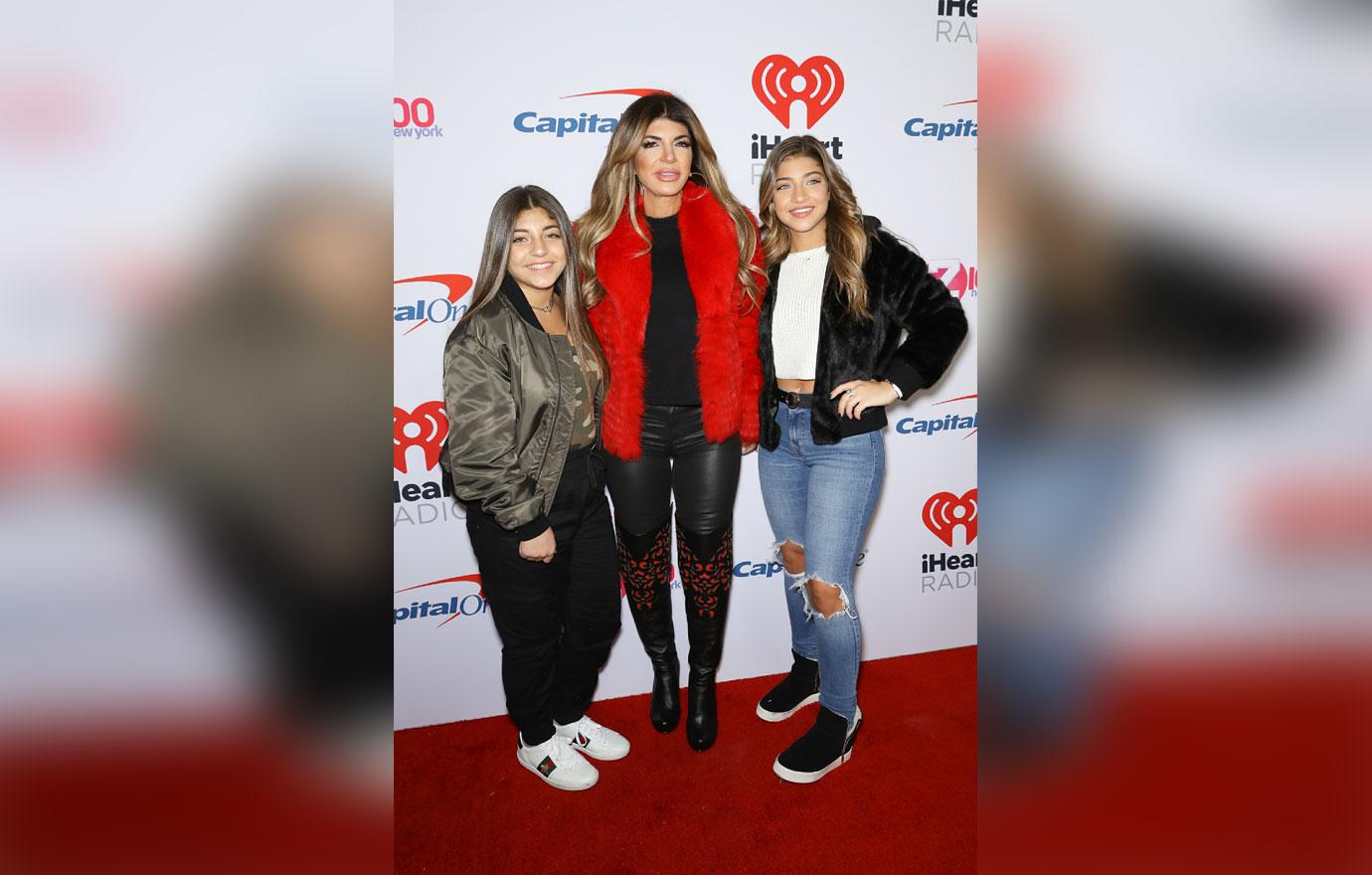 Teresa Giudice With Her Daughters On The Red Carpet