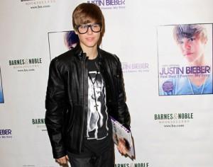 2010__11__86Justin_Bieber_Nov1 300×236.jpg