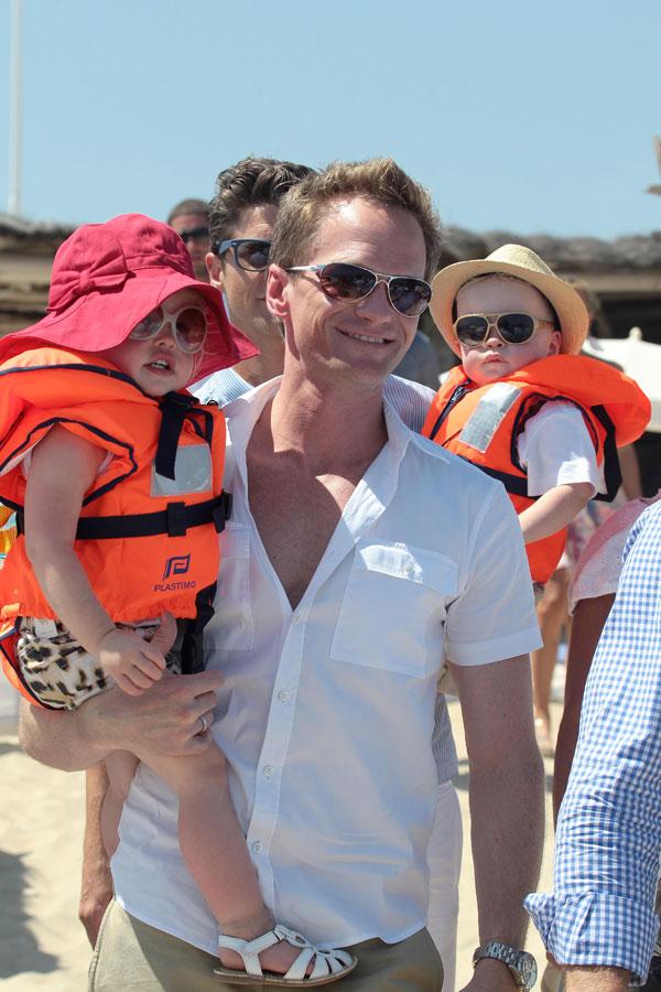 Neil patrick harris elton john august1 398_ _1.jpg