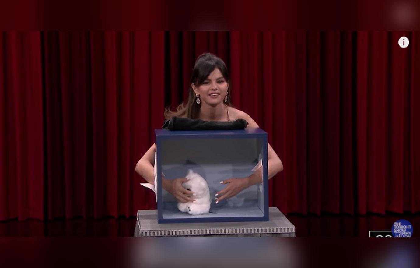 Selena Gomez & Jimmy Fallon Touch Gross Mysterious Things