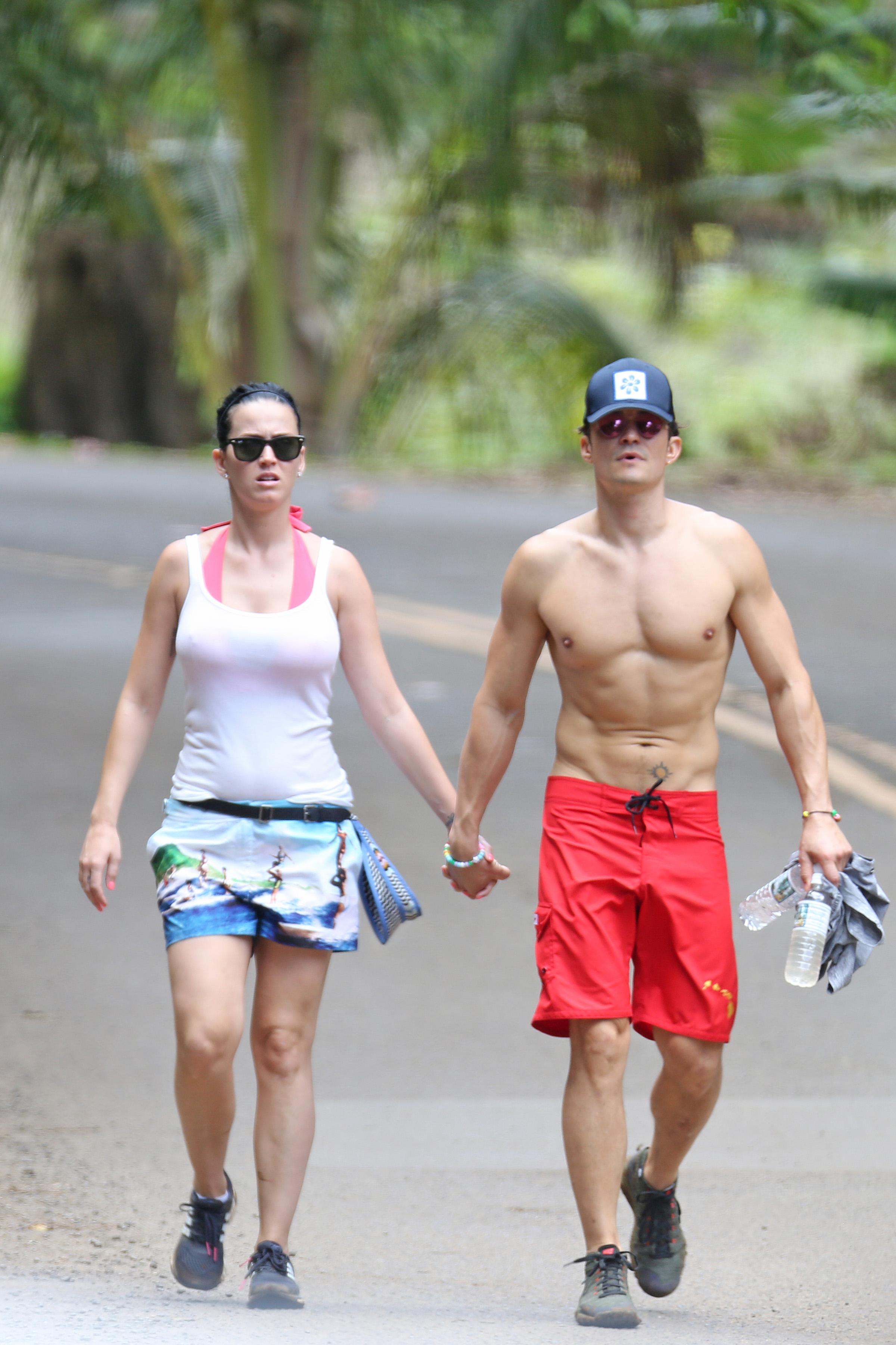 EXCLUSIVE: *PREMIUM EXCLUSIVE RATES APPLY* *NO WEB UNTIL 4AM EST, MARCH 2* *NO TV UNTIL 3PM EST, MARCH 1* A bikini clad Katy Perry and shirtless Orlando Bloom hiking the Napali Coast in Hawaii on February 27