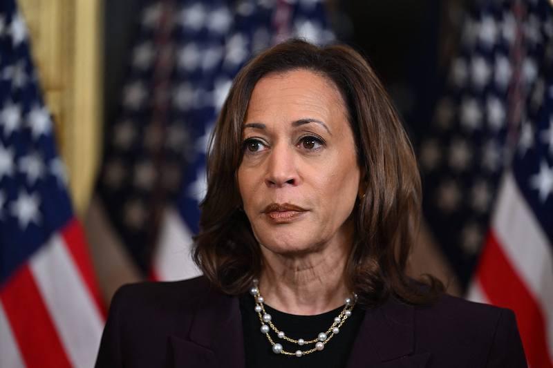 donald trump hits back kamala harris allies weird