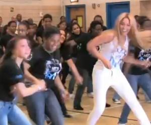 2011__05__beyonce_dance_may4 300×248.jpg