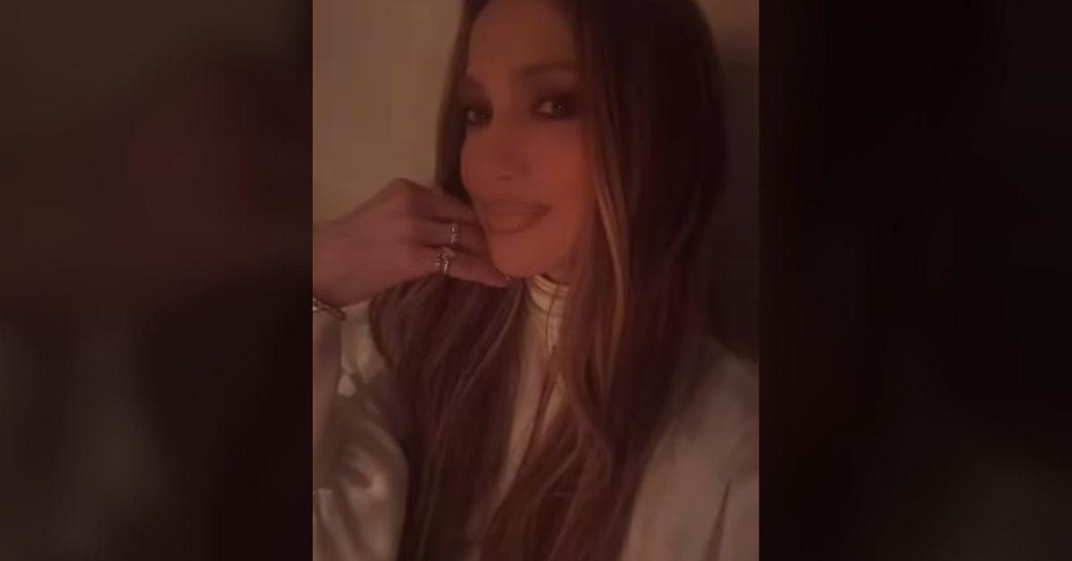 image of Jennifer Lopez looked stunning in a new makeup-free selfie.