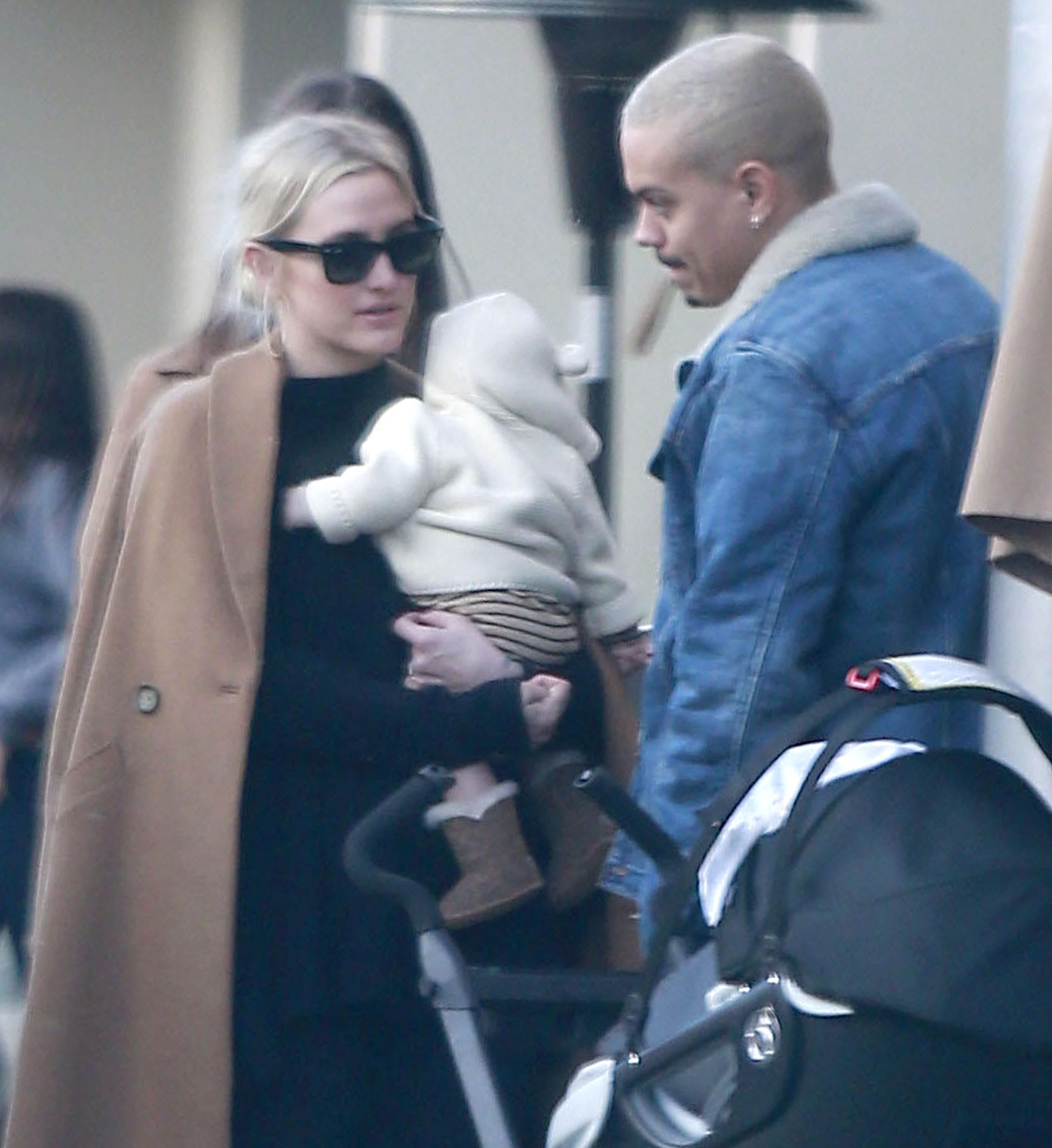 Ashlee Simpson &amp; Evan Ross Take Jagger Out For Lunch