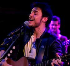 2009__12__full_kris_allen_12_wenn2701906 225&#215;211.jpg