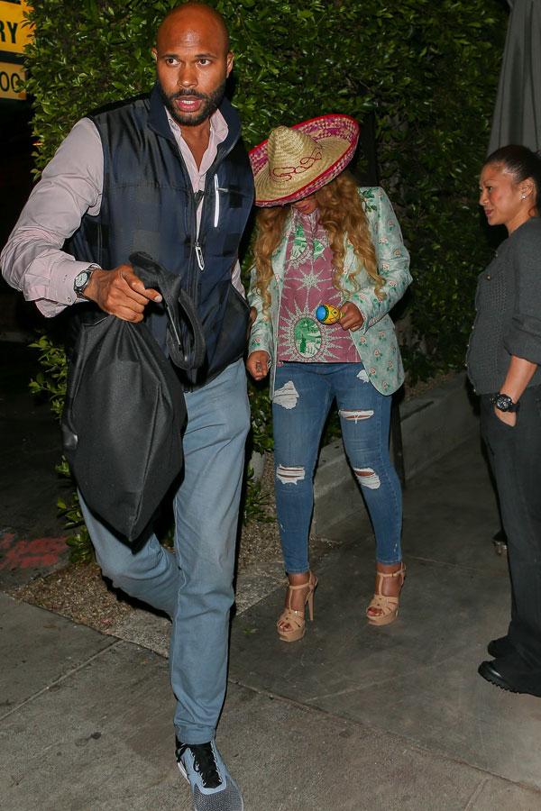 Pregnant beyonce celebrates cinco de mayo 01