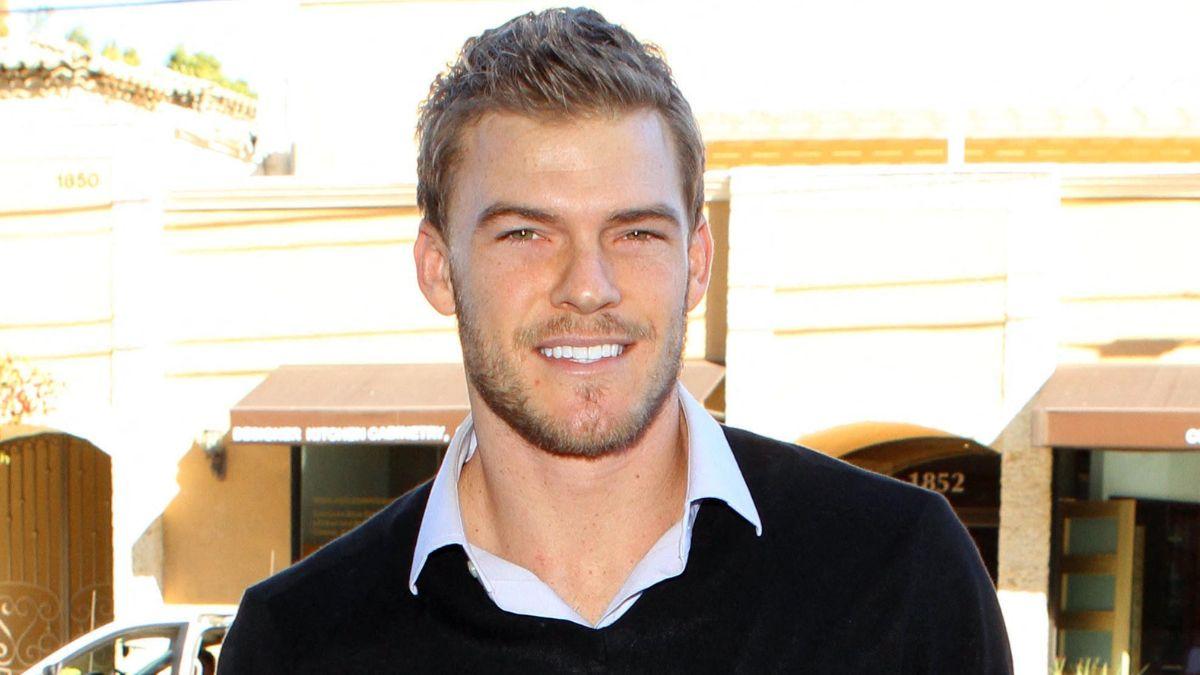 image of Paula Abdul gushed over the young hunk.