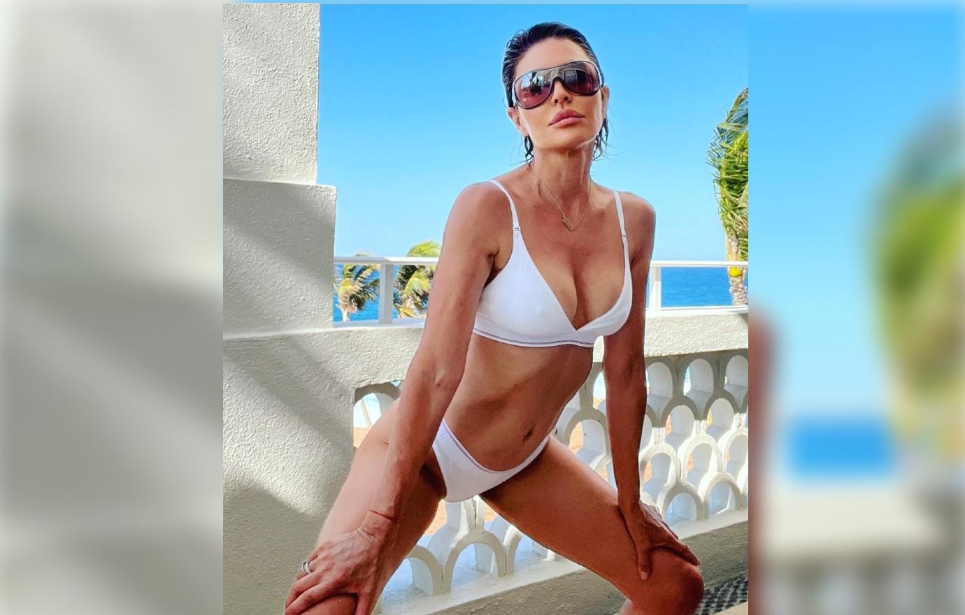 Lisa Rinna Shows Off Bikini Bod As She Celebrates Birthday photo