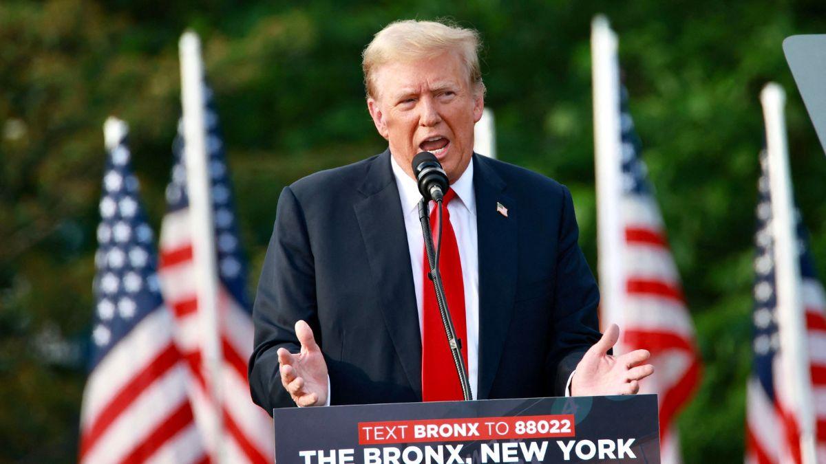 Photo of Donald Trump made the speech while visiting the Mack Trucks Lehigh Valley Operations plant in Macungie, Pennsylvania.
