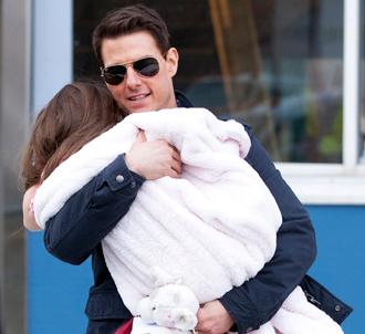 Tom cruise suri july17 2.jpg